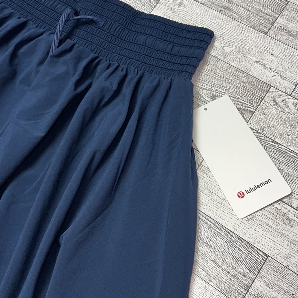 Lululemon - Picture 2 of 8